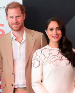 Сколько заработали принц Гарри и Меган Маркл после ухода из королевской семьи?