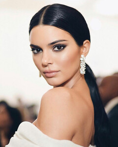 Кендалл Дженнер — самая высокооплачиваемая модель 2018 года