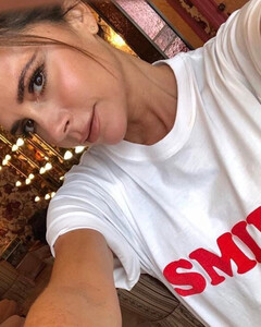 Трепещи Рианна: Виктория Бэкхем запускает свою линию косметики