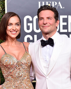 Ирина Шейк отдыхает с Брэдли Купером топлес на фоне новостей о романе с Томом Брэди