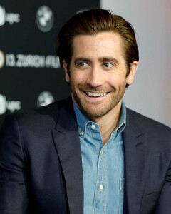 Джейк Джилленхол подписал контракт на главную роль в ремейке фильма «Дом у дороги»