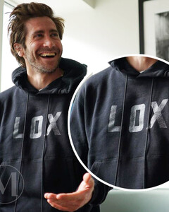 Джейк Джилленхол выпустил толстовку с надписью LOX