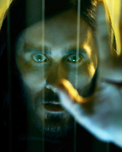 Джаред Лето разрывается между добром и злом в новом трейлере к фильму «Морбиус». А что выберешь ты?