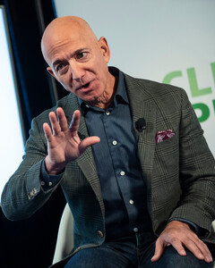 Джефф Безос предлагает помочь NASA деньгами