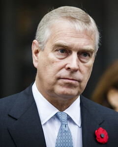 В записной книжке Джеффри Эпштейна нашли 12 номеров принца Эндрю