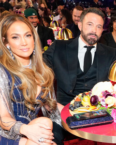 «Прекрати!»: о чём напряжённо разговаривали Дженнифер Лопес и Бен Аффлек на «Грэмми»?