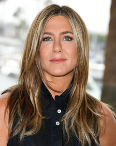 Почему Дженнифер Энистон не хочет усыновить ребёнка