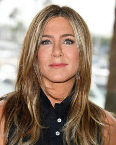 Дженнифер Энистон ответила всем тем, кто считает, что она предпочла карьеру детям