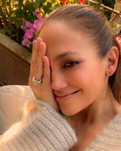 Дженнифер Лопес рассказала, что Бен Аффлек застиг её врасплох предложением руки и сердца, пока она была в ванной