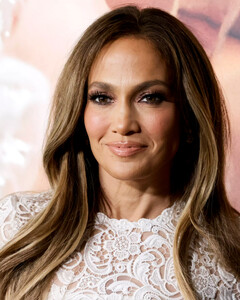 «У меня низкая самооценка»: Дженнифер Лопес расплакалась из-за пренебрежительного отношения организаторов премии «Оскар»