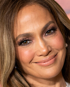 Дженнифер Лопес в восторге от своего знаменитого печенья с шоколадной крошкой: «Я называю его Джей-тесто»