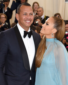 Расставание отменяется: Дженнифер Лопес и Алекс Родригес работают над отношениями