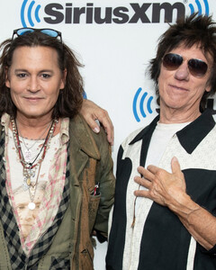 Джонни Депп был у постели легендарного гитариста Джеффа Бека перед его смертью