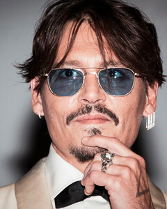 Суд вдохновляет! Джонни Депп станет режиссёром фильма