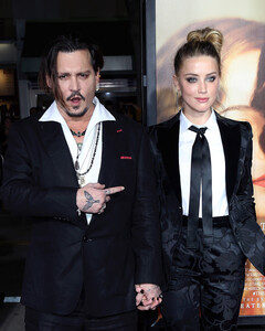 Джонни Депп сетует, что Голливуд бойкотирует его, но продолжает судиться с Эмбер Хёрд