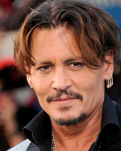 Джонни Депп предупреждает свою армию фанатов: «Фальшивые аккаунты выдают себя за меня»