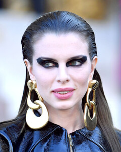 Джулия Фокс опровергла утверждение о том, что закрутила роман с Канье Уэстом только из-за денег