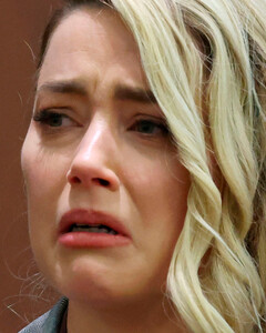 Судья окончательно утвердил вердикт присяжных по делу Джонни Деппа, обязав Эмбер Хёрд выплатить ему миллионы долларов