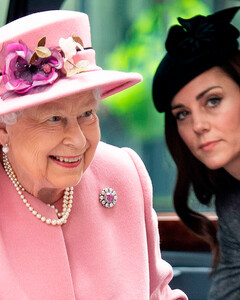 «Никогда не жалуйся и ничего не объясняй»: как Кейт Миддлтон копирует Елизавету II, чтобы стать идеальной королевой-консорт