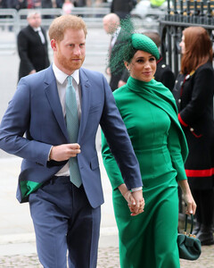 Как Меган Маркл и принц Гарри простились с королевскими обязанностями