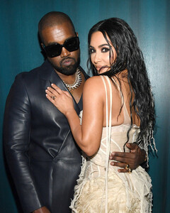 Как Ким Кардашьян и Канье Уэст спасают брак