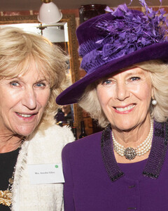 «Она была ещё тем хулиганом!»: Сестра Камиллы Паркер-Боулз рассказала, какой была герцогиня Корнуолльская в детстве