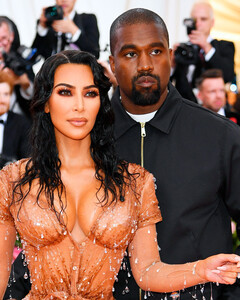 Канье Уэст и Ким Кардашьян официально разведены!