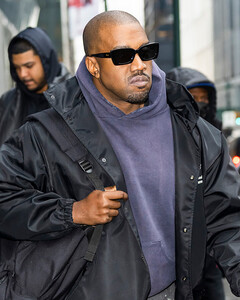 Два сапога пара: Канье Уэст нанёс увечья своему фанату в Лос-Анджелесе