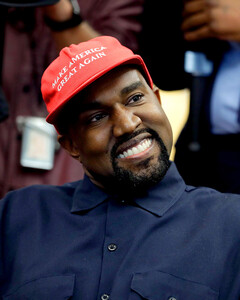 Канье Уэст передумал быть президентом США