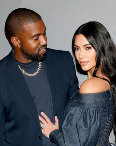 Канье Уэст подарил своей жене голограмму её умершего отца