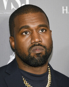 Канье Уэст угрожает раскрыть семейные тайны Ким Кардашьян