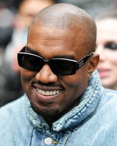 Альбом Канье Уэста DONDA 2 будет доступен только на плеере Stem Player за $200