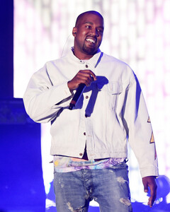 Сколько заработал Канье Уэст на промо своего альбома Donda