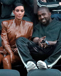 Канье Уэст сменил номера телефонов, чтобы не общаться с Ким