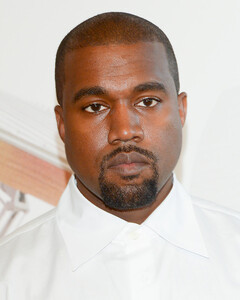 Канье Уэст подал документы на смену имени