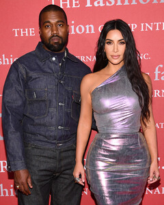 Канье Уэст теряет недвижимость: Ким Кардашьян получит поместье Хидден-Хилс за 60 млн долларов