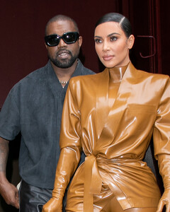 Канье Уэст изменил Ким Кардашьян в браке и сообщил об этом в песне