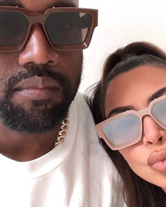 Канье Уэст и Ким Кардашьян отдыхают вместе на частном острове на Карибах