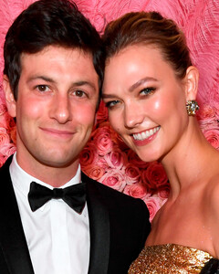 Карли Клосс и её муж Джошуа Кушнер стали родителями во второй раз