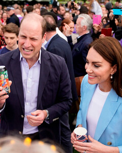 Как король и королева: Кейт Миддлтон и принц Уильям пообщались с публикой на коронационном пикнике