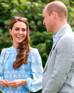 Кейт Миддлтон в расслабленном образе посетила матч по поло, в котором участвовал принц Уильям