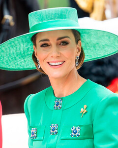 «Помните про Earthshot Prize!»: Кейт Миддлтон выбрала символичный наряд на парад Trooping the Colour