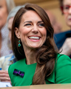 Становится лучше: Кейт Миддлтон уехала из Виндзора, чтобы провести каникулы с мужем и детьми в Анмер-Холле