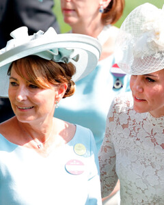 Мама Кейт Миддлтон дала ей бесценный совет, который поможет пережить напряжённые моменты