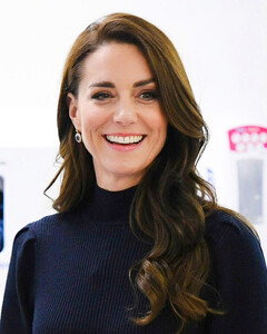 Кейт Миддлтон поделилась милой фотографией из своего детства, сделанной её мамой