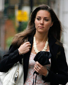 Намеренная провокация: как папарацци пытались вывести из себя Кейт Миддлтон, чтобы увидеть её настоящие эмоции?