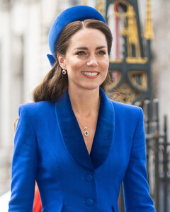 Сияет, как сапфир: Кейт Миддлтон выбрала яркий образ ко Дню Содружества