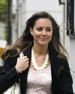 Какой была первая работа Кейт Миддлтон?