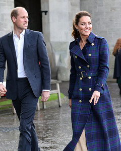 Кейт Миддлтон и принц Уильям приехали на показ фильма «Круэлла» на ретро-автомобиле принца Филиппа