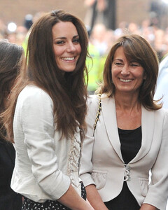 Почему мама Кейт Миддлтон незаменима в воспитании её детей